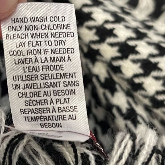 MERONA Scarf Women's One Size Black White Houndstooth Acrylic Fringe Soft Knit - Picture 4 of 9